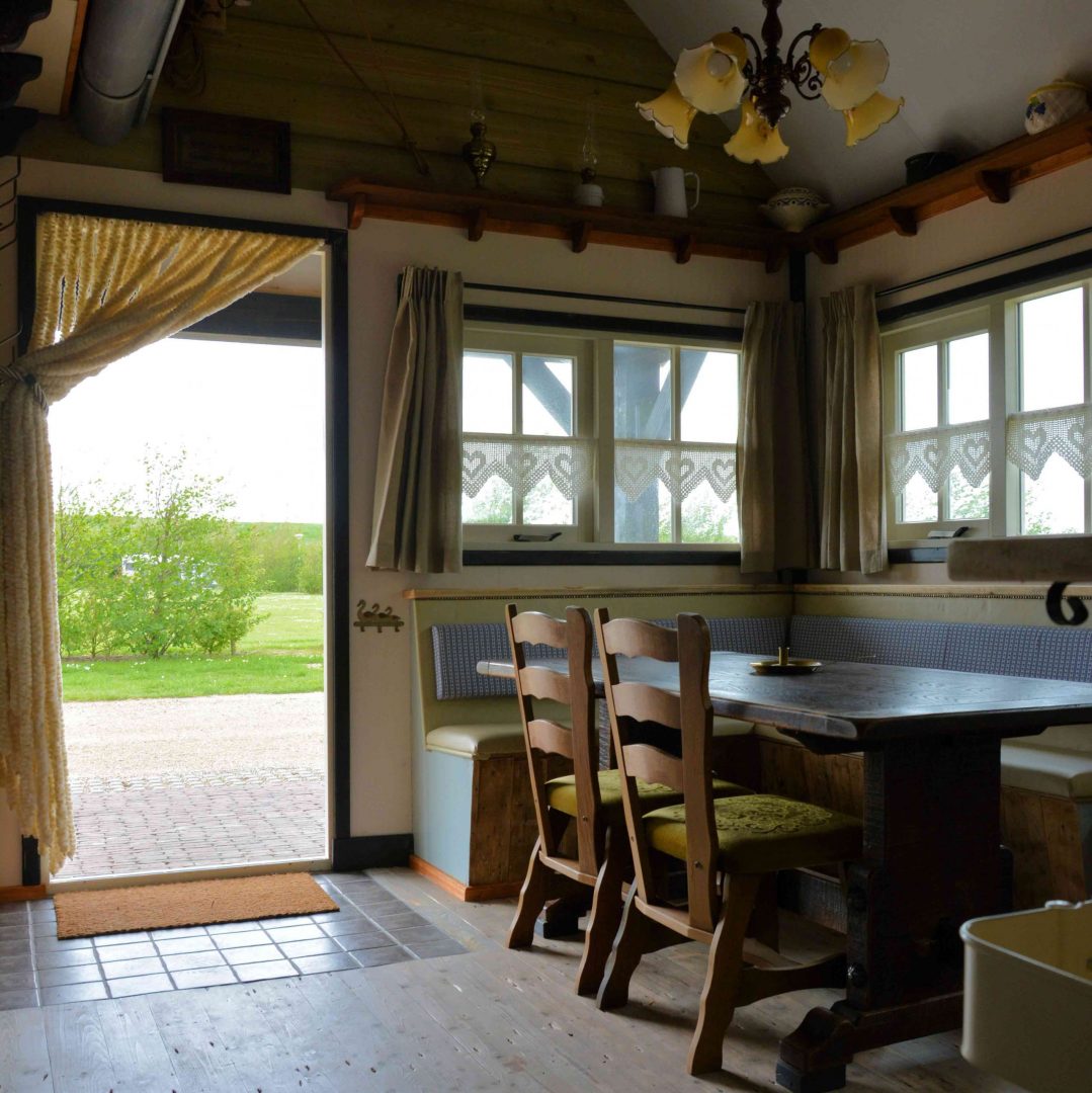 huiskamer-boeren-hut-scaled-1